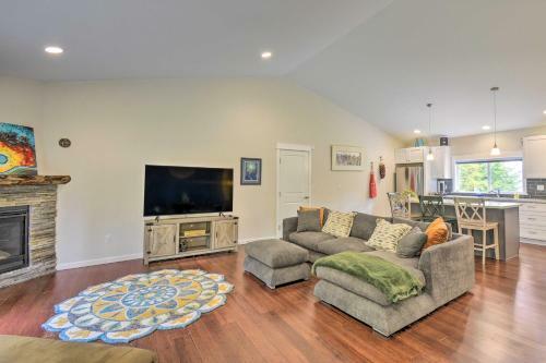 Seaside Property With Fire Pit, Steps To Beach!
