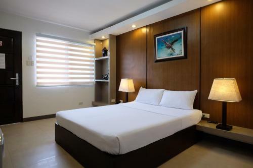 Hotel Dive Thru Resort
