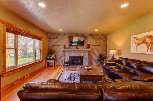 Maverick Log Home Deluxe Retreat