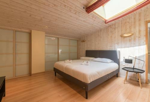 Jolie Maison Avec Piscine Int�rieure Et Sauna