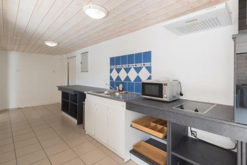 Jolie Maison Avec Piscine Int�rieure Et Sauna
