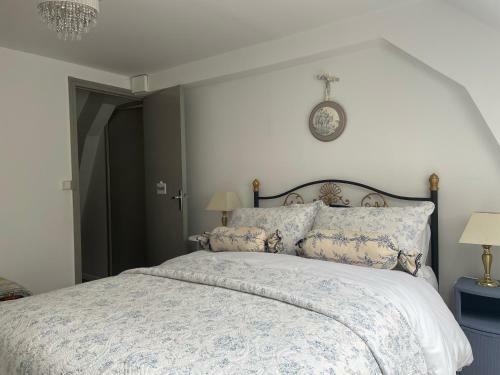 Charming 4-bed Cottage In Saint-just-le-martel