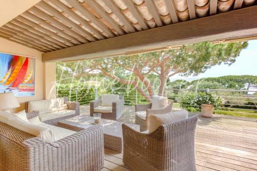 Villa Capilla, Sea View