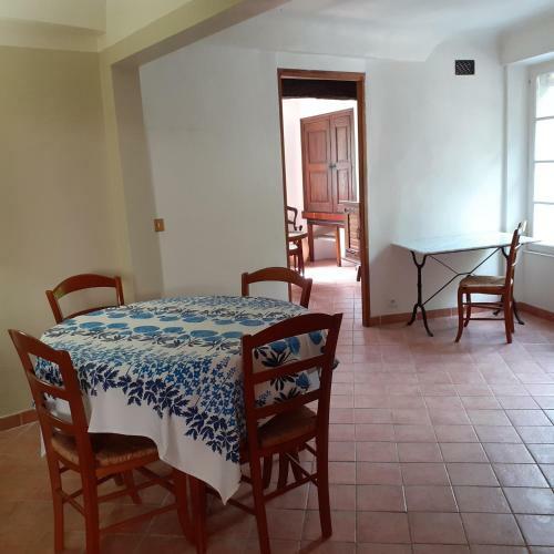 Charmante Maison Avec Jardin Dans Un Village Du Var!