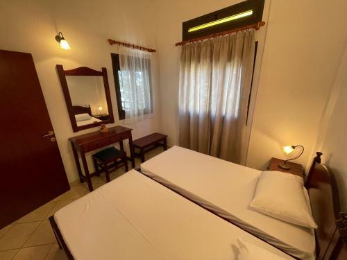 Hostal Galazia Akti Seaside Apartments