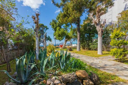 Hostal Galazia Akti Seaside Apartments