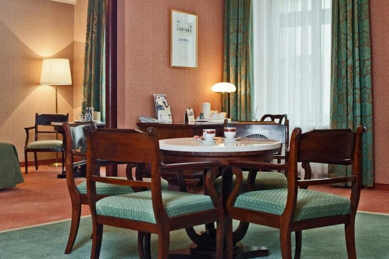 Grand Hotel