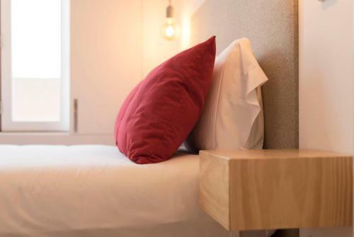 Lovelystay - Top Floor Balcony Apartment