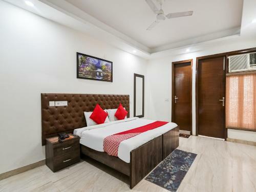Oyo 72294 White Rose Wallon Hotel