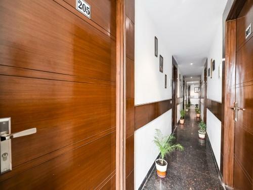 Oyo 72294 White Rose Wallon Hotel