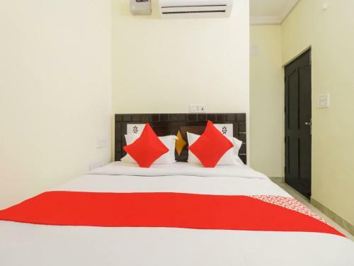 Hotel Oyo 77846 The Golden Bridge
