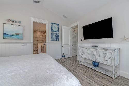 4 Bed 4 Bath, Bonus Bunk Room Heated Pool Water Slide Spa Wifi