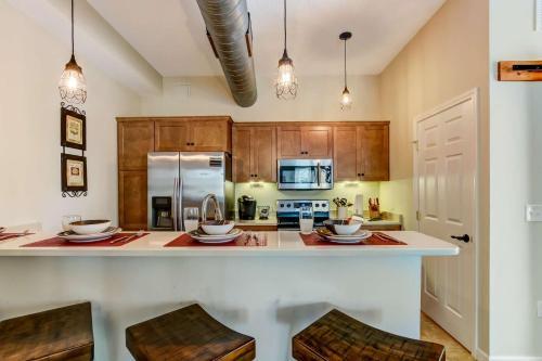 Jbh 115 W 2nd Apt #2