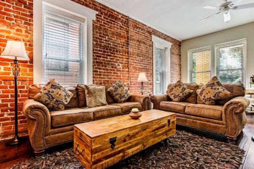 Jbh 115 W 2nd Apt #2