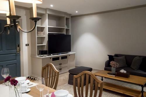 Thea, Executive Suite Serviced Apartment In Ekamai