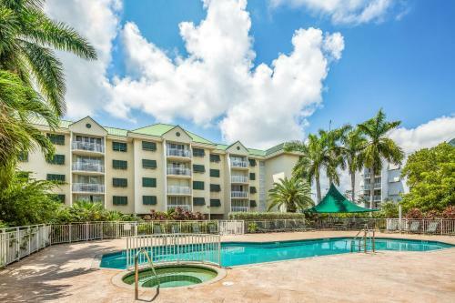 Sunrise Suites - Butterfly Nest #107
