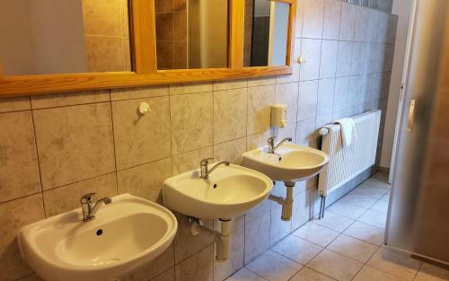 Hostal Baur? Dv?r