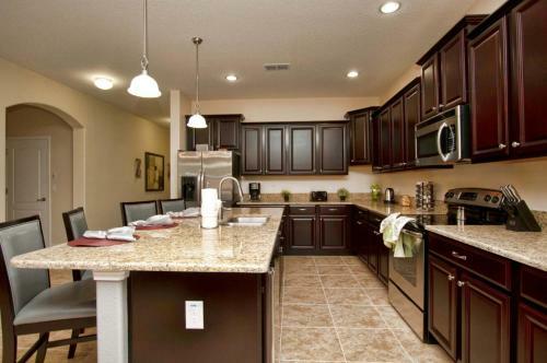 Villa Paradise Palms- 6 Bedroom Pool Home-3151pp
