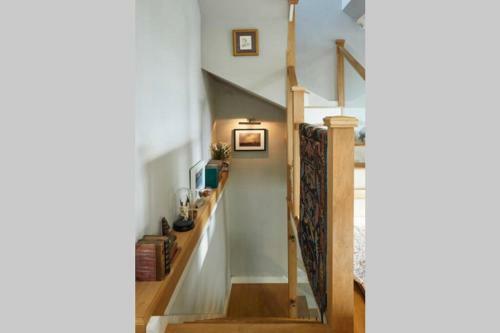 3 Bedroom Tudor House, Hampton Court