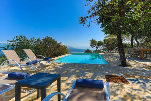 Villa Eleni Exeria