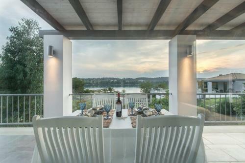 Minimal Sea View Maisonette