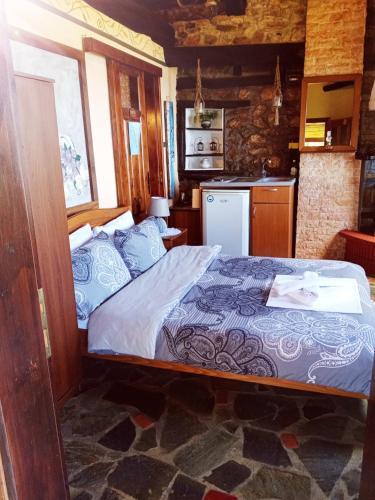 Hostal Traditional Guesthouse Erato
