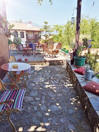 Hostal Traditional Guesthouse Erato