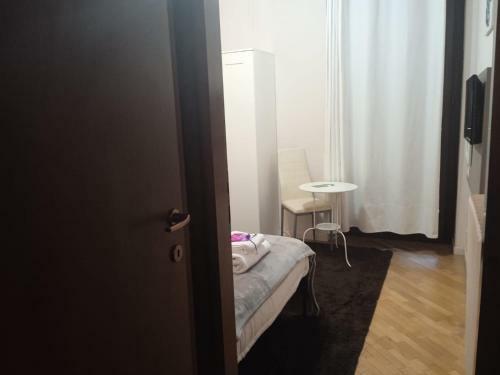 Hostal Megaride Guest House