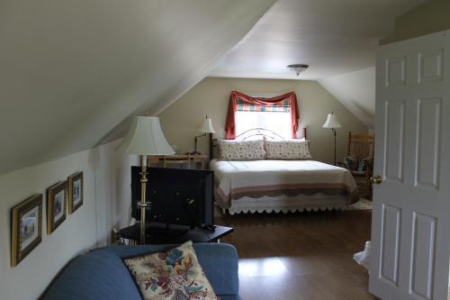Mackenzie House Tourist Home B&B