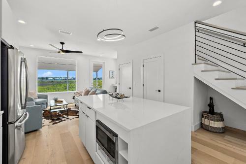 200 Riberia - Downtown Waterfront Luxury Home