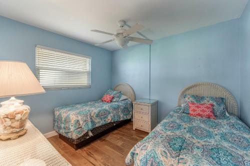 121 Surf Song Resort
