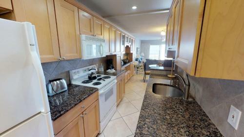 413 Madeira Norte Condo