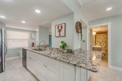 406 Madeira Norte Condo