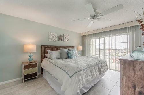 406 Madeira Norte Condo