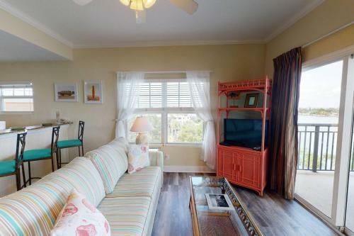 310 - Palms Of Treasure Island