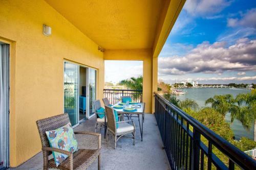 210 - Palms Of Treasure Island