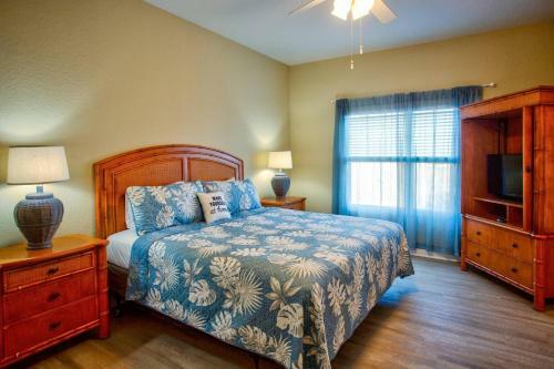 210 - Palms Of Treasure Island