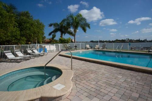 210 - Palms Of Treasure Island