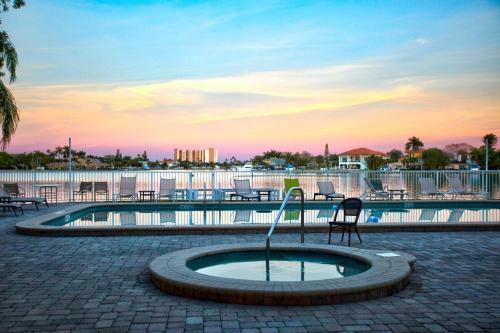 210 - Palms Of Treasure Island