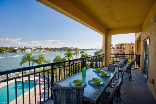210 - Palms Of Treasure Island