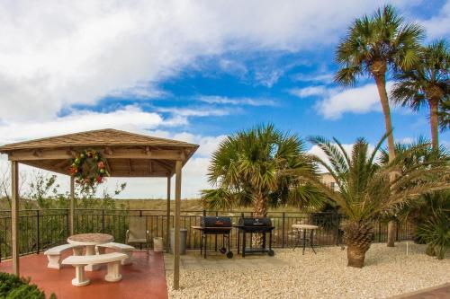 #101 Madeira Norte Condo