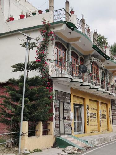 Apartamento Red Rose-tirthan