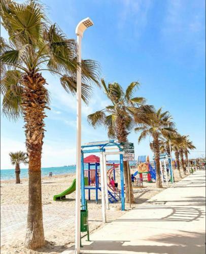 Spacious One Bedroom Apartment , Beachfront , Seaview.