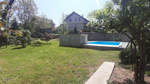 Villa Pool And Garden