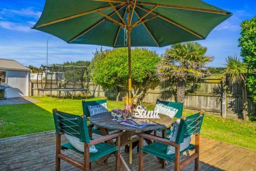 Babbacombe Bach - Otaki Beach Holiday Home