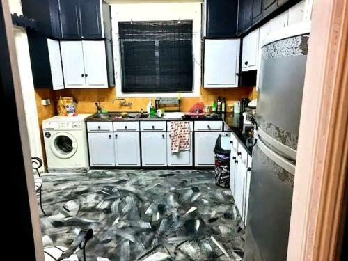 Artistic 2 Bedroom+art Studio Apartment!!