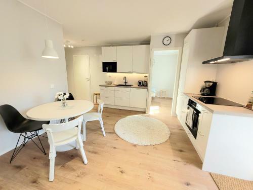 Lovely 2 Bdrm Apartment