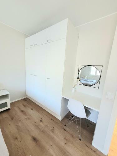 Lovely 2 Bdrm Apartment