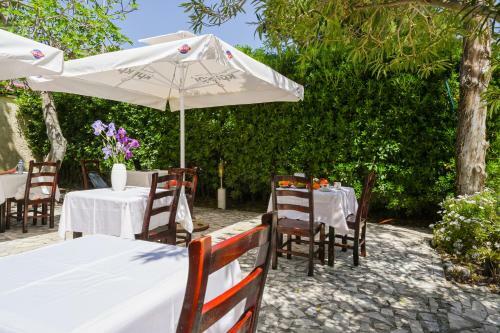 Villa Troya Apartments & Studios