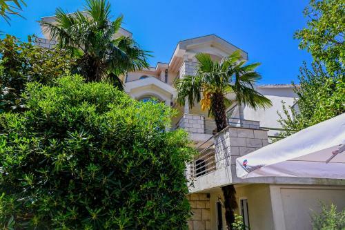 Villa Troya Apartments & Studios